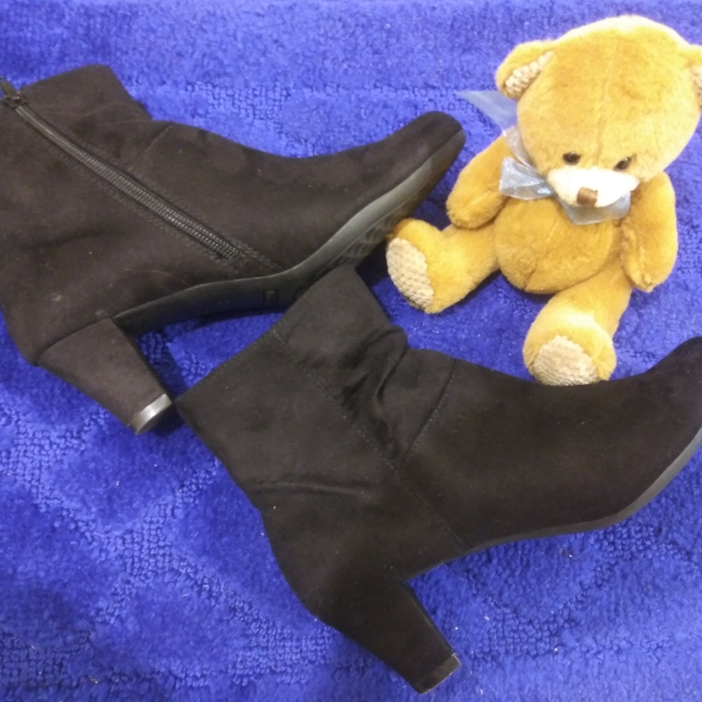 Aerosoles HeelRest Black Suede Ankle Boots